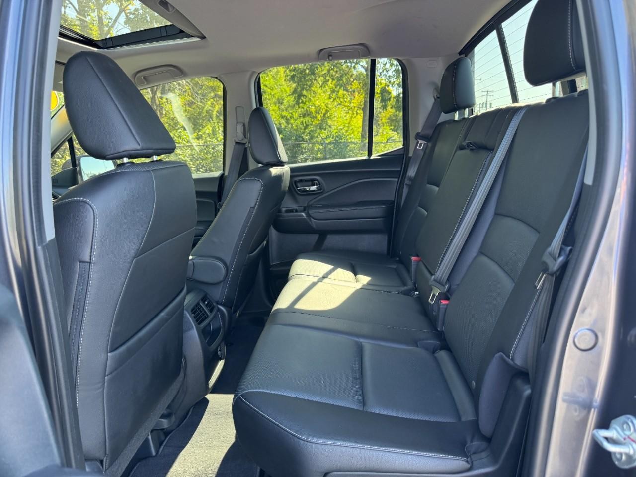 Honda Ridgeline Vehicle Full-screen Gallery Image 11