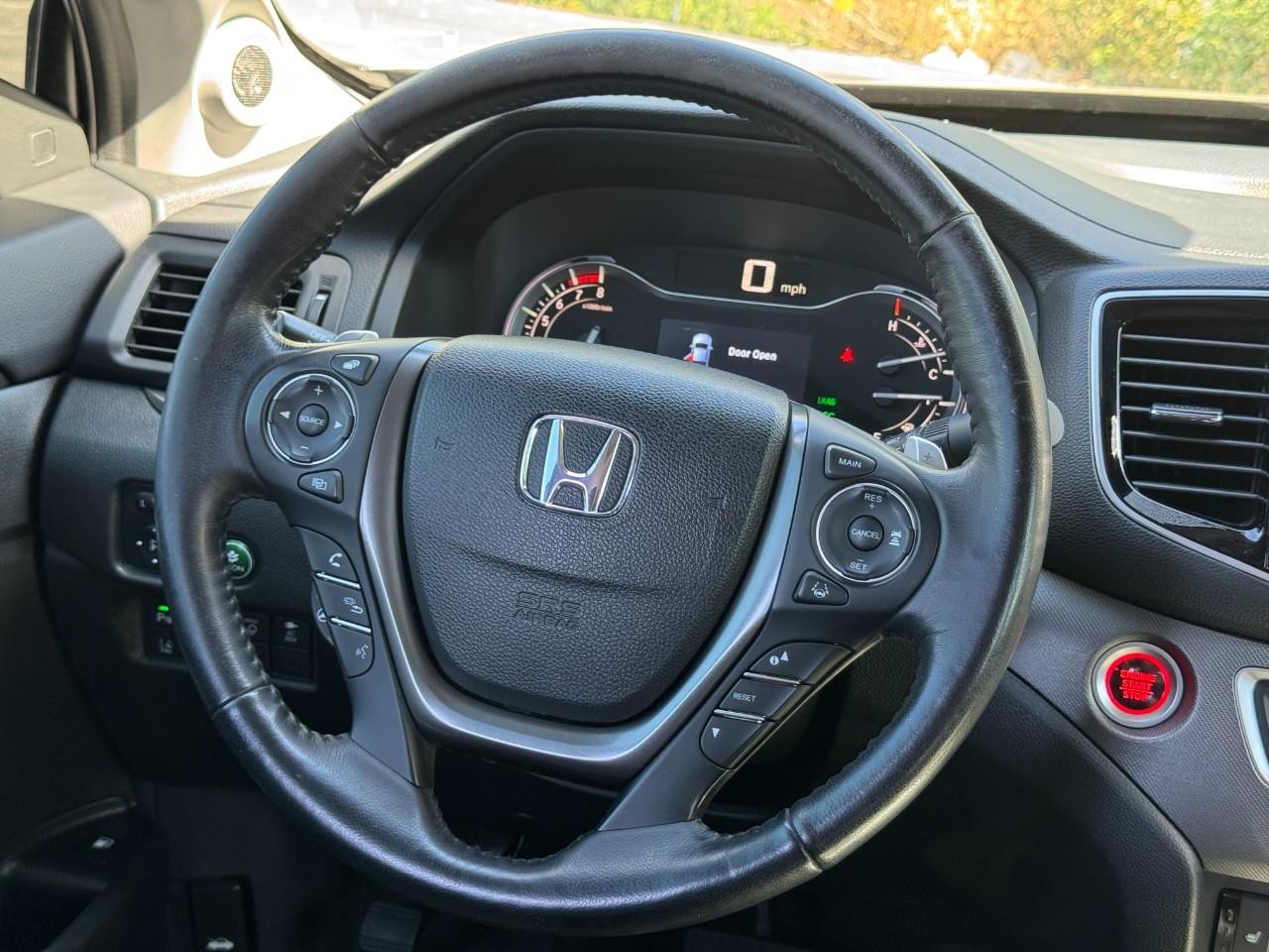 Honda Ridgeline Vehicle Full-screen Gallery Image 13