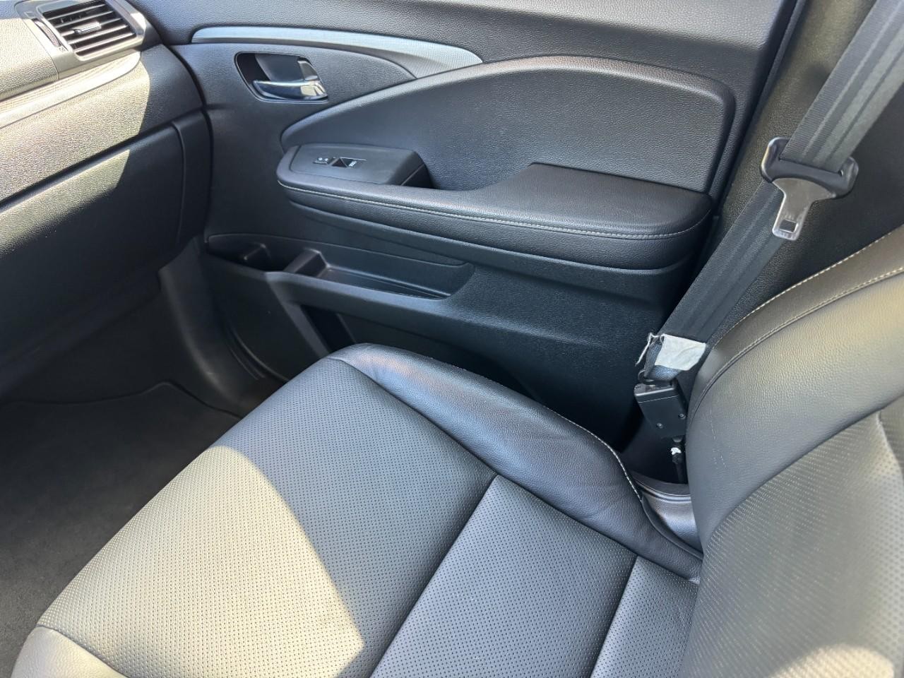 Honda Ridgeline Vehicle Full-screen Gallery Image 16