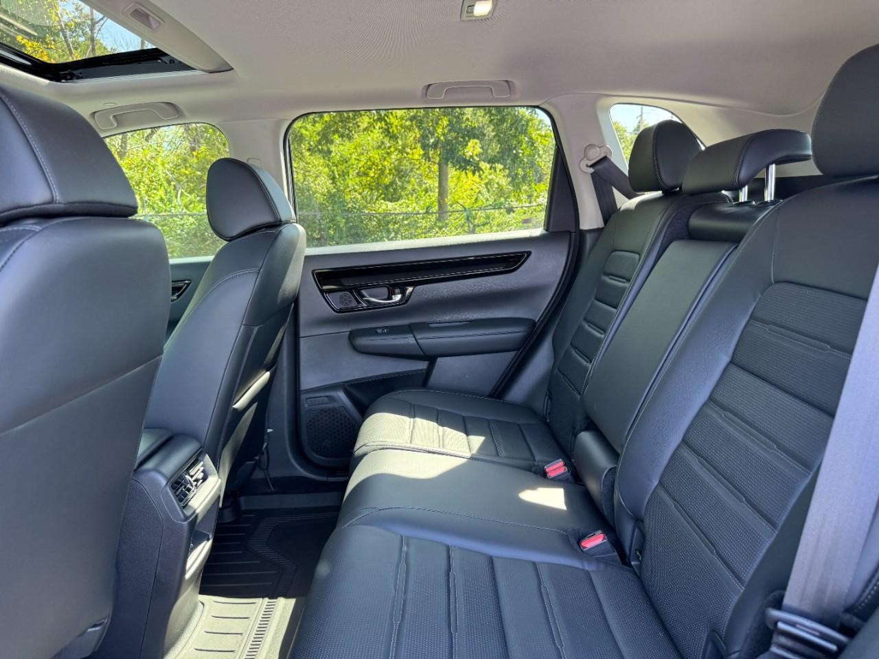 Honda CR-V Vehicle Full-screen Gallery Image 11
