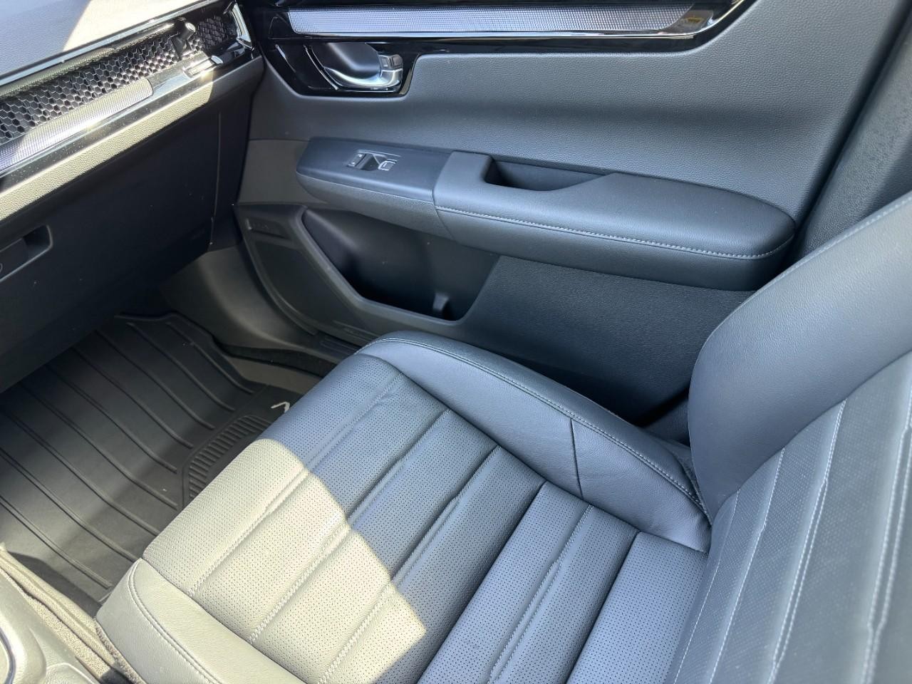 Honda CR-V Vehicle Full-screen Gallery Image 16