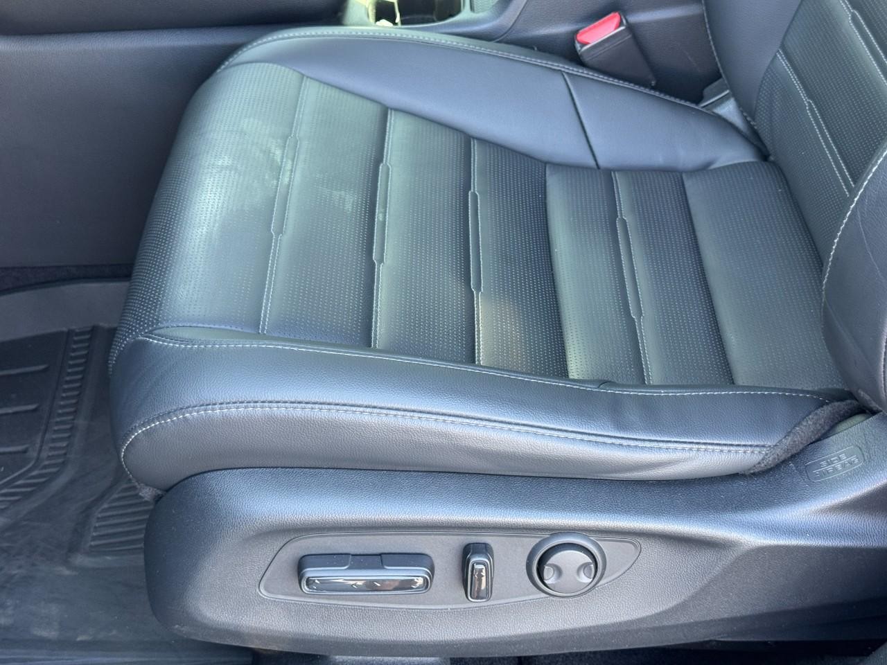Honda CR-V Vehicle Full-screen Gallery Image 17
