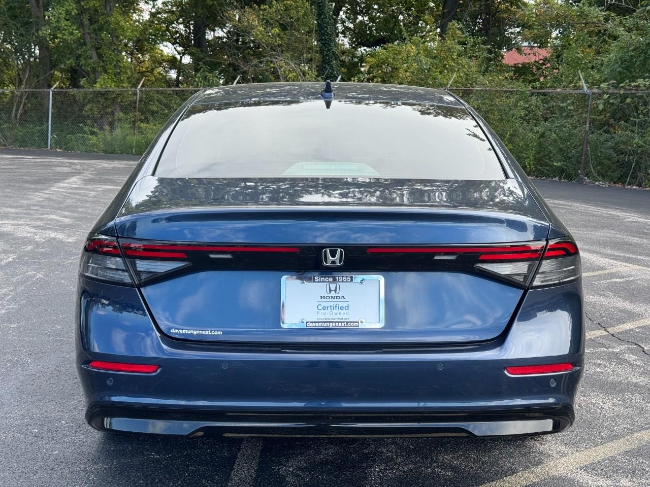 Honda Accord Hybrid Vehicle Full-screen Gallery Image 06