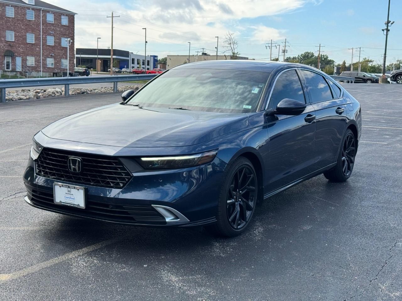 Honda Accord Hybrid Vehicle Full-screen Gallery Image 09