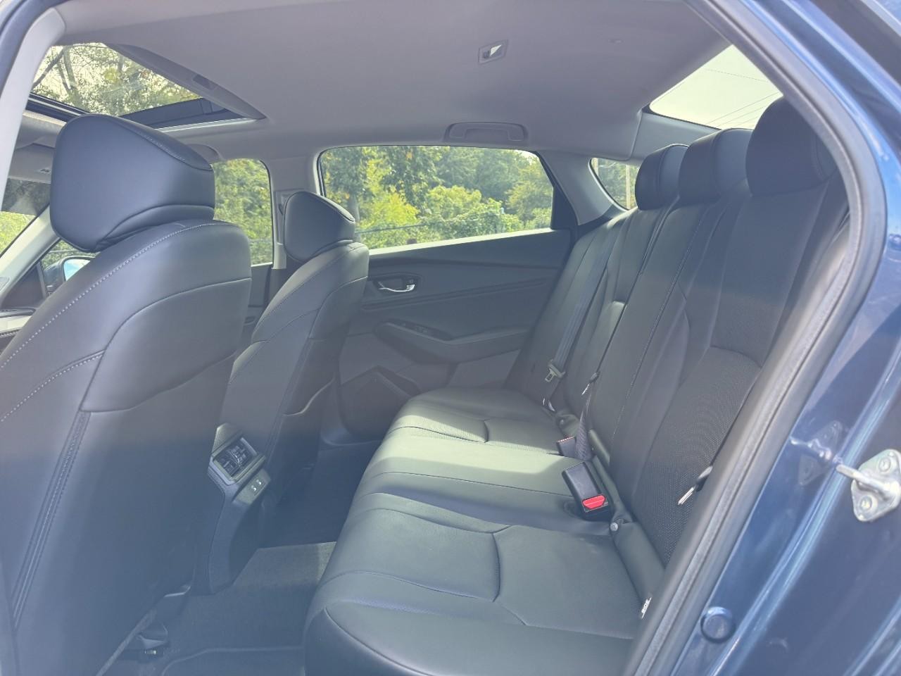 Honda Accord Hybrid Vehicle Full-screen Gallery Image 11