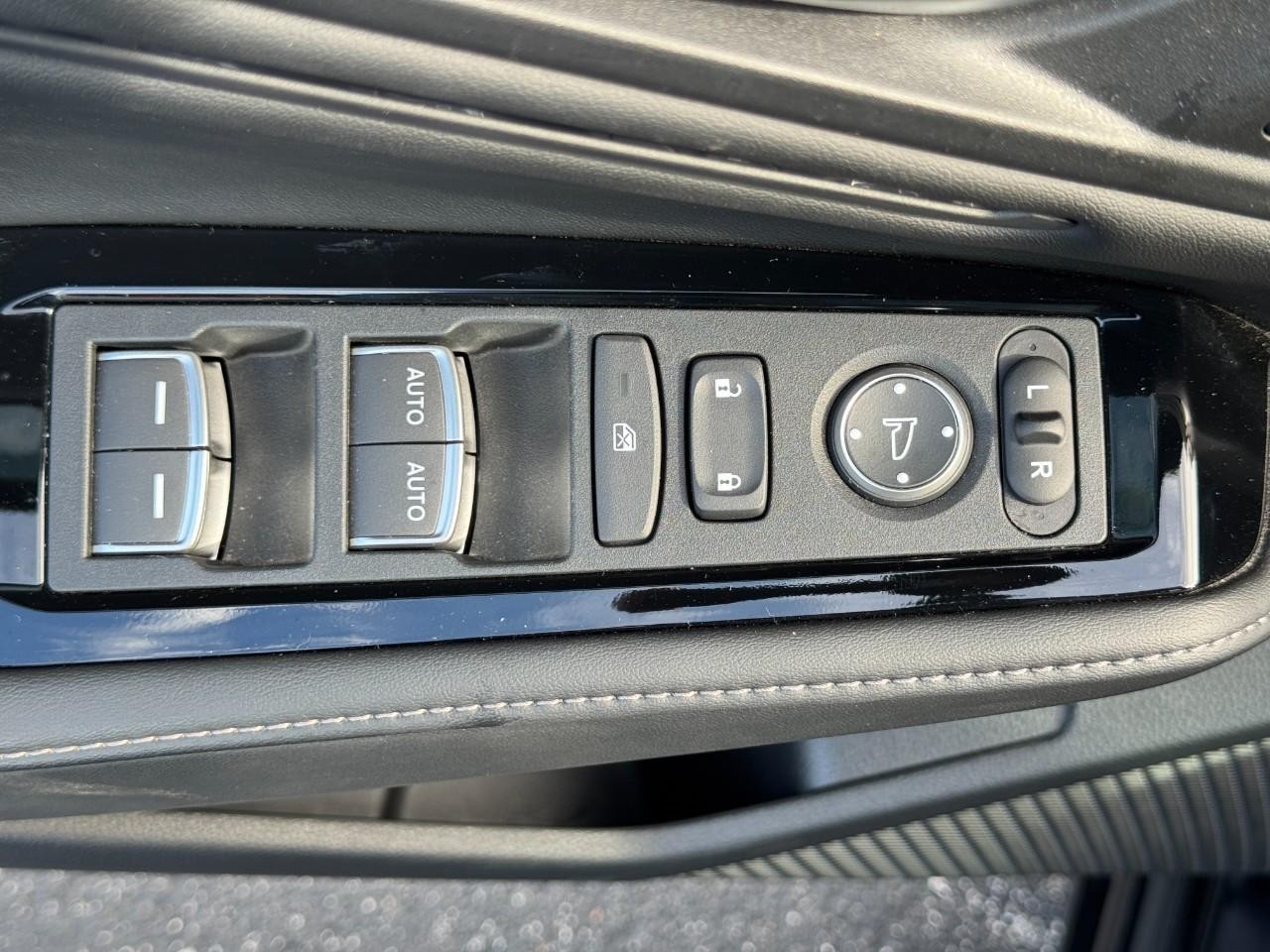 Honda Accord Hybrid Vehicle Full-screen Gallery Image 18