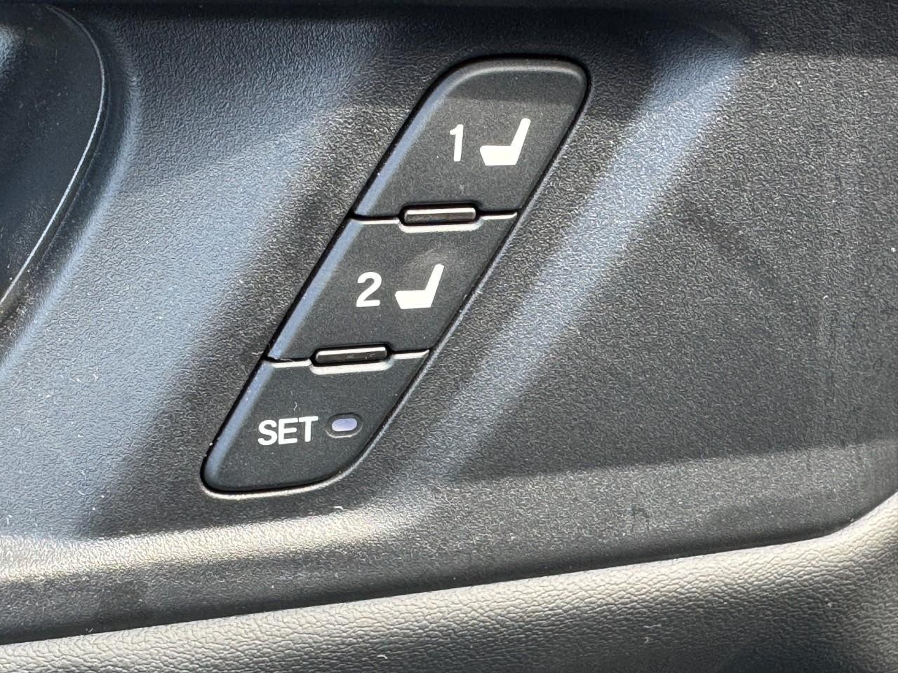 Honda Accord Hybrid Vehicle Full-screen Gallery Image 19