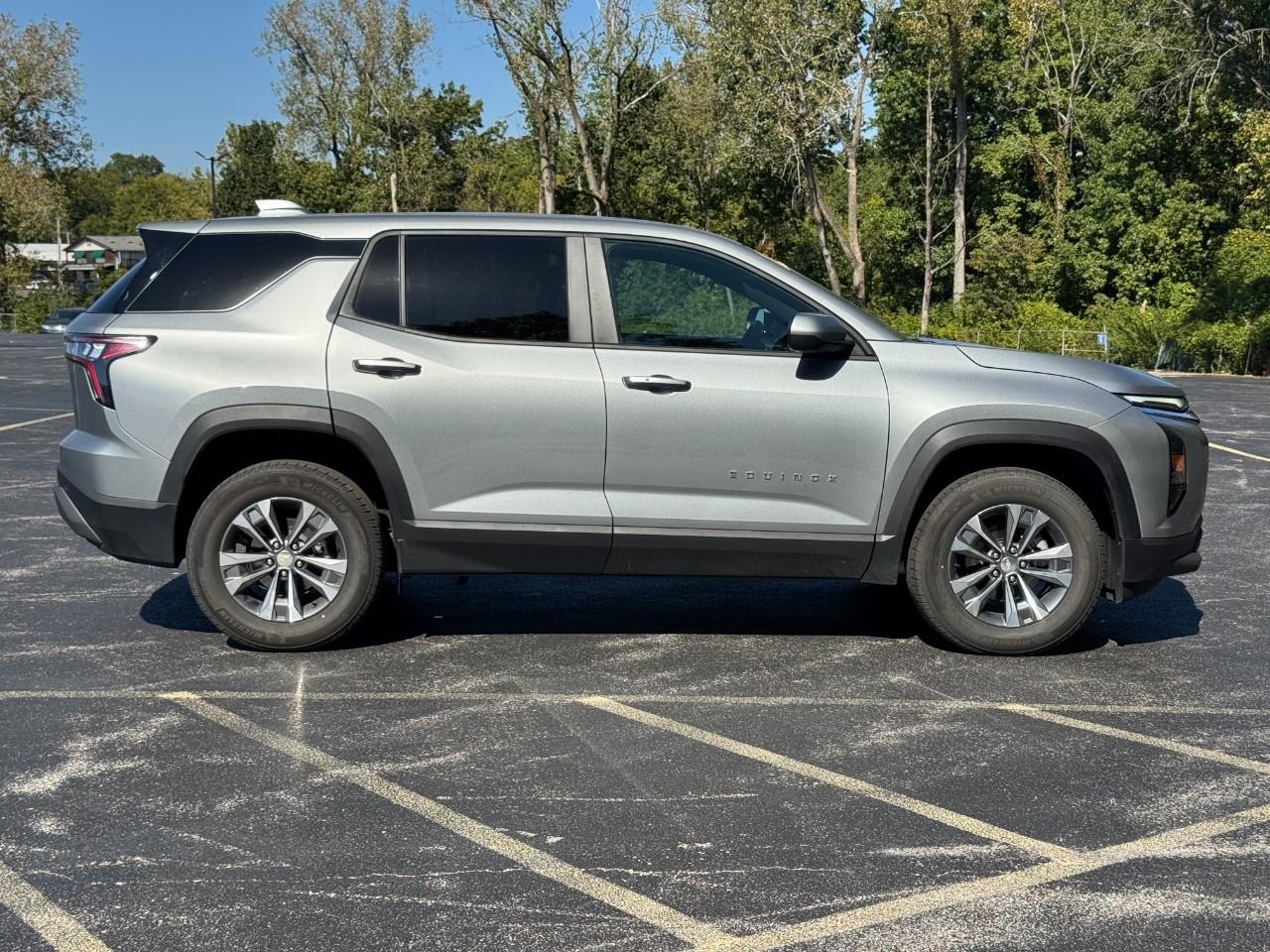Chevrolet Equinox Vehicle Full-screen Gallery Image 03