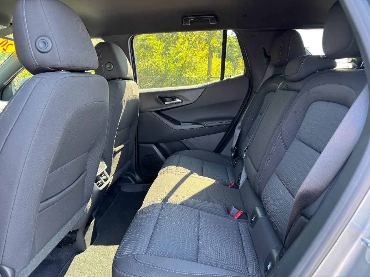 Chevrolet Equinox Vehicle Full-screen Gallery Image 11