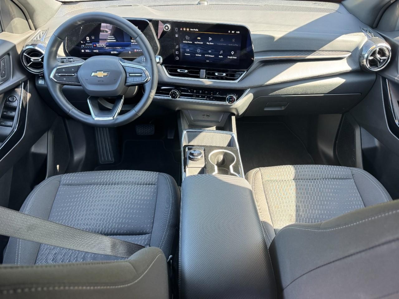Chevrolet Equinox Vehicle Full-screen Gallery Image 12