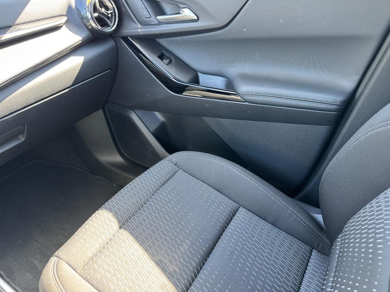 Chevrolet Equinox Vehicle Full-screen Gallery Image 15