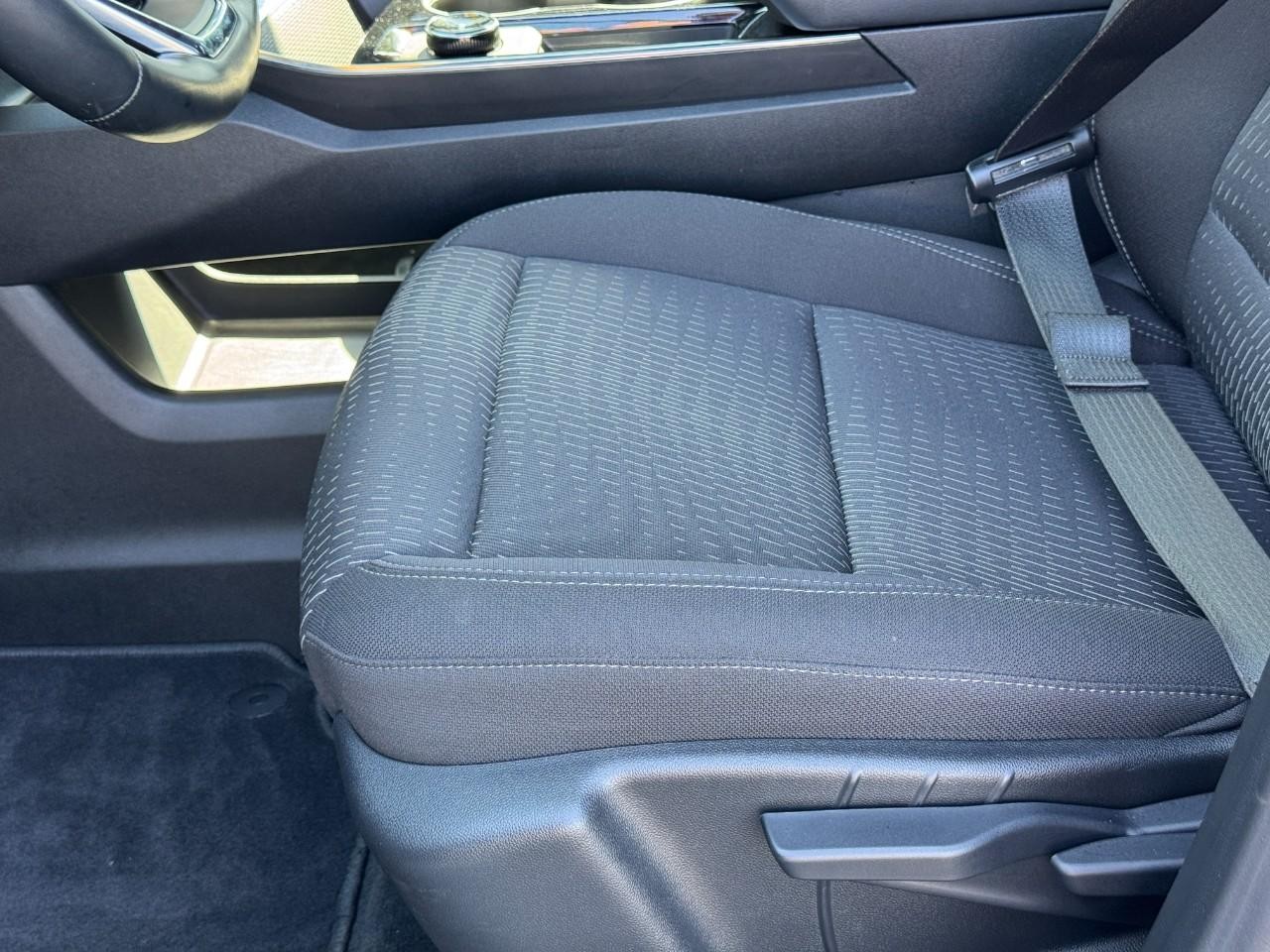 Chevrolet Equinox Vehicle Full-screen Gallery Image 16
