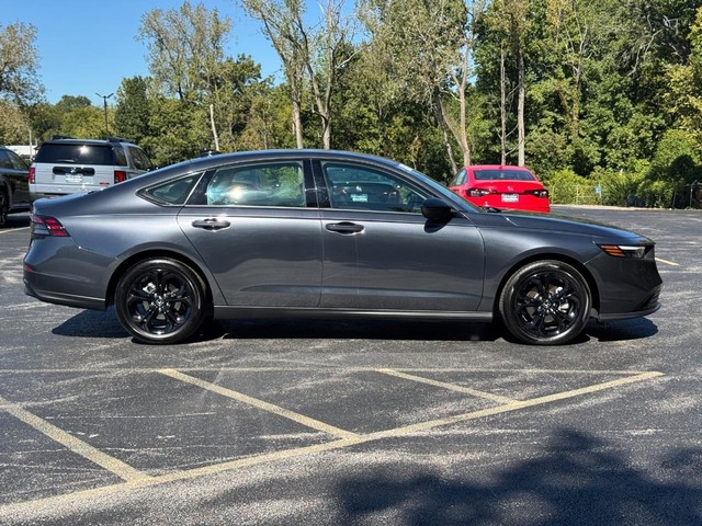 Honda Accord Sedan Vehicle Full-screen Gallery Image 03