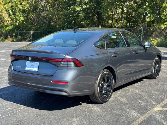 Honda Accord Sedan Vehicle Full-screen Gallery Image 04