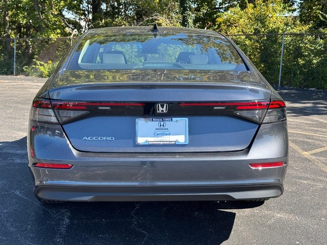 Honda Accord Sedan Vehicle Full-screen Gallery Image 06