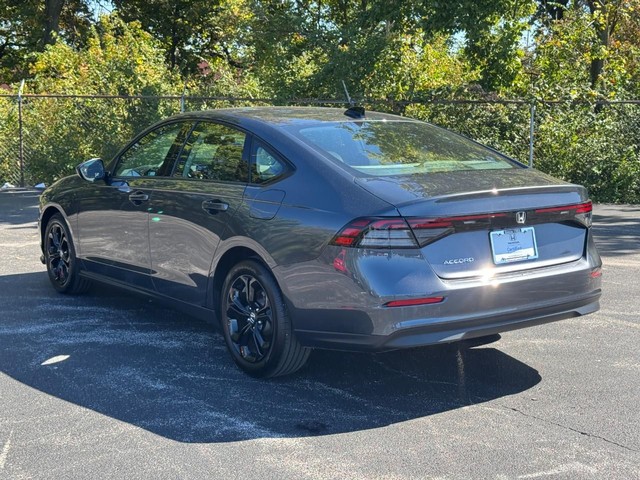 Honda Accord Sedan Vehicle Full-screen Gallery Image 07
