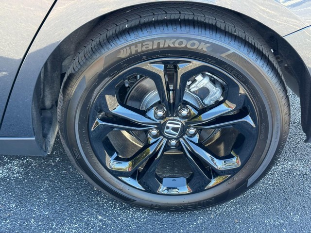 Honda Accord Sedan Vehicle Full-screen Gallery Image 08
