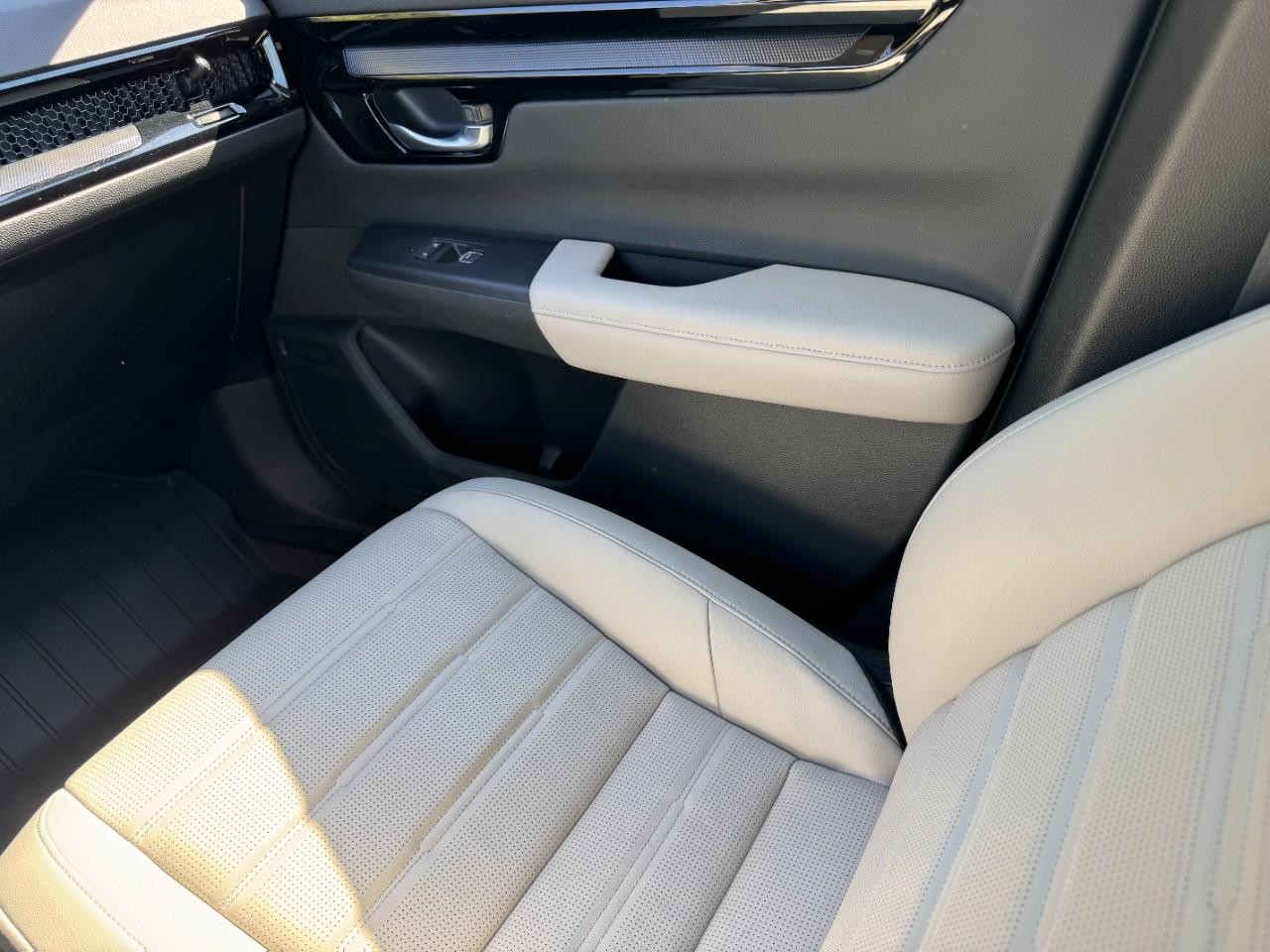 Honda CR-V Vehicle Full-screen Gallery Image 16