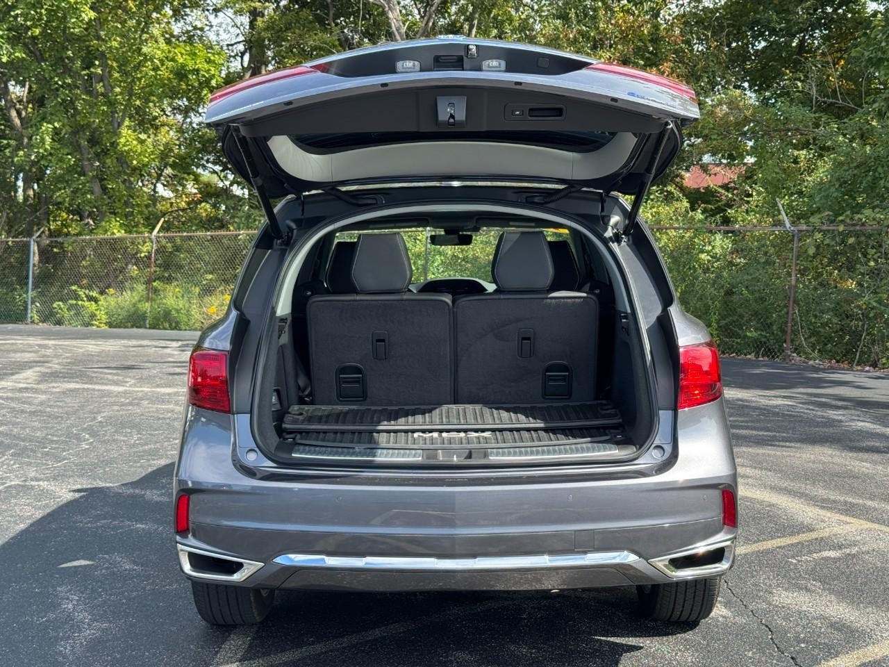 Acura MDX Vehicle Full-screen Gallery Image 06