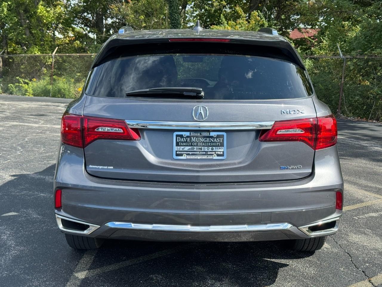 Acura MDX Vehicle Full-screen Gallery Image 07