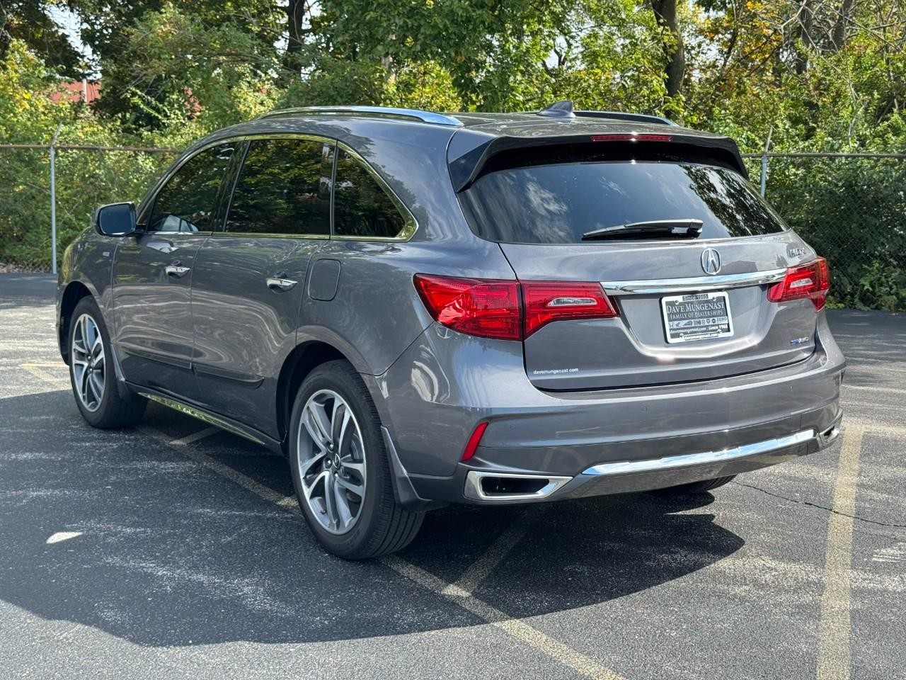 Acura MDX Vehicle Full-screen Gallery Image 08