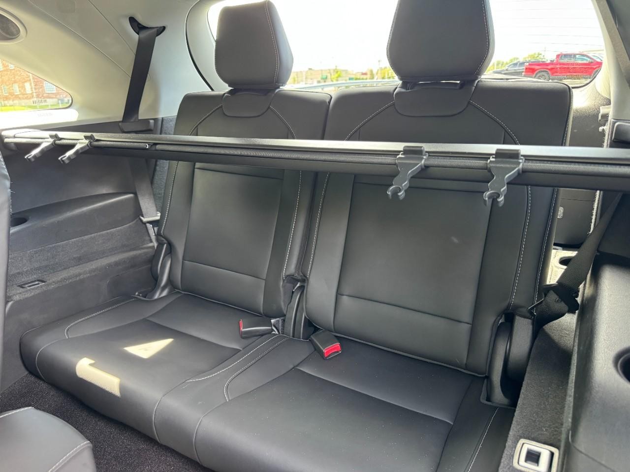 Acura MDX Vehicle Full-screen Gallery Image 13