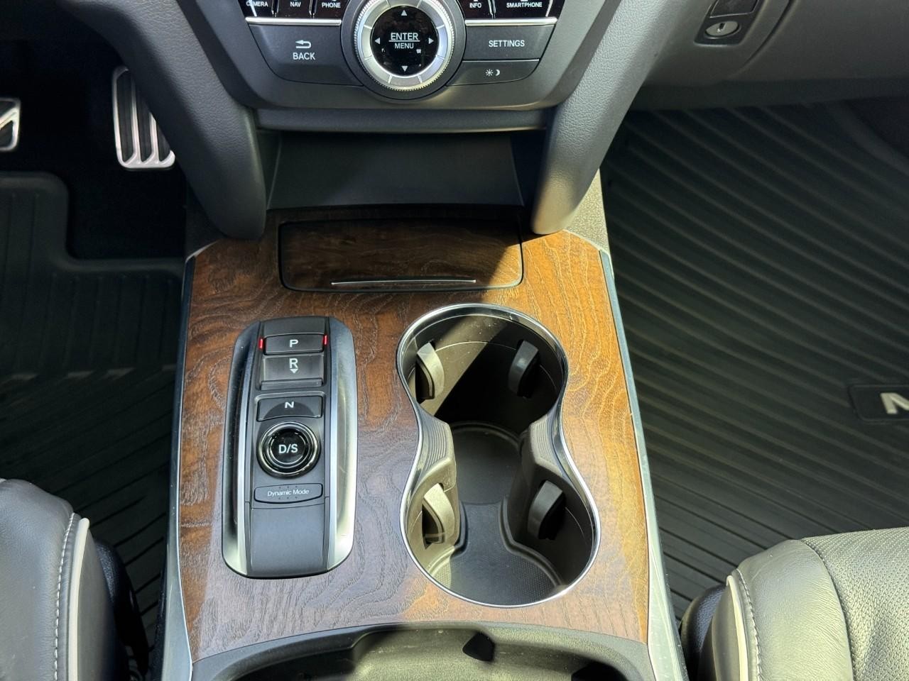 Acura MDX Vehicle Full-screen Gallery Image 17
