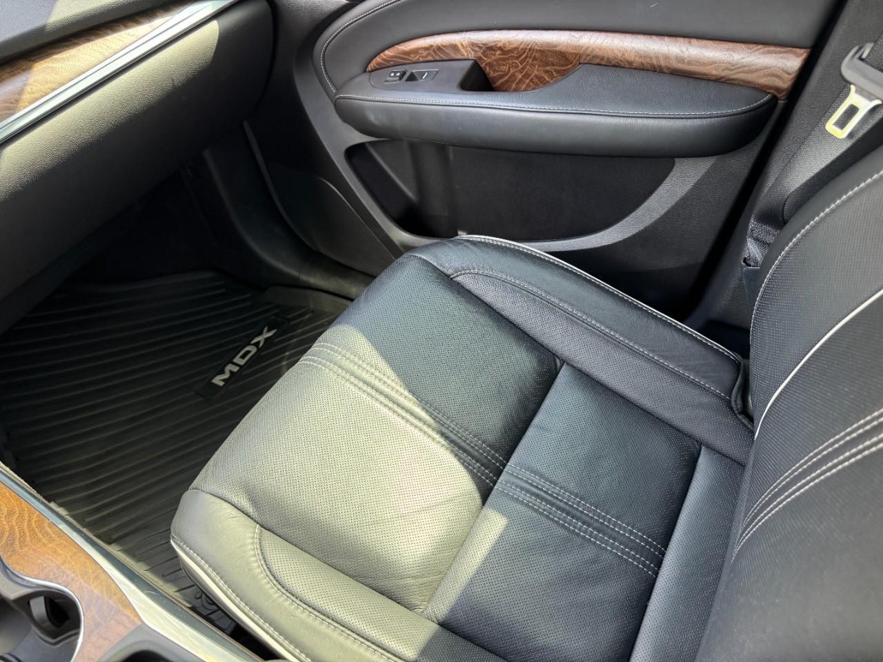 Acura MDX Vehicle Full-screen Gallery Image 18