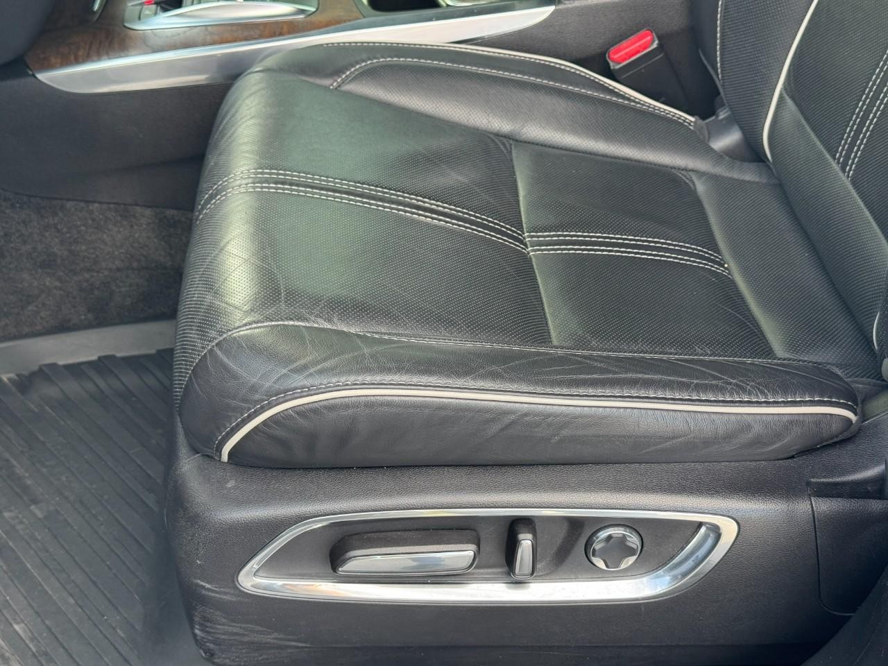 Acura MDX Vehicle Full-screen Gallery Image 19