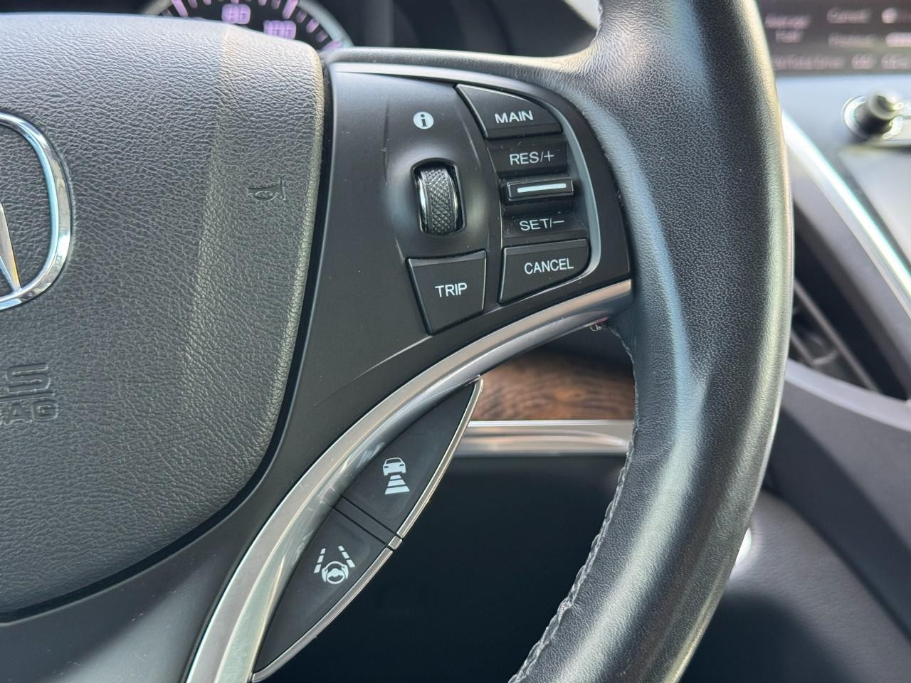 Acura MDX Vehicle Full-screen Gallery Image 23