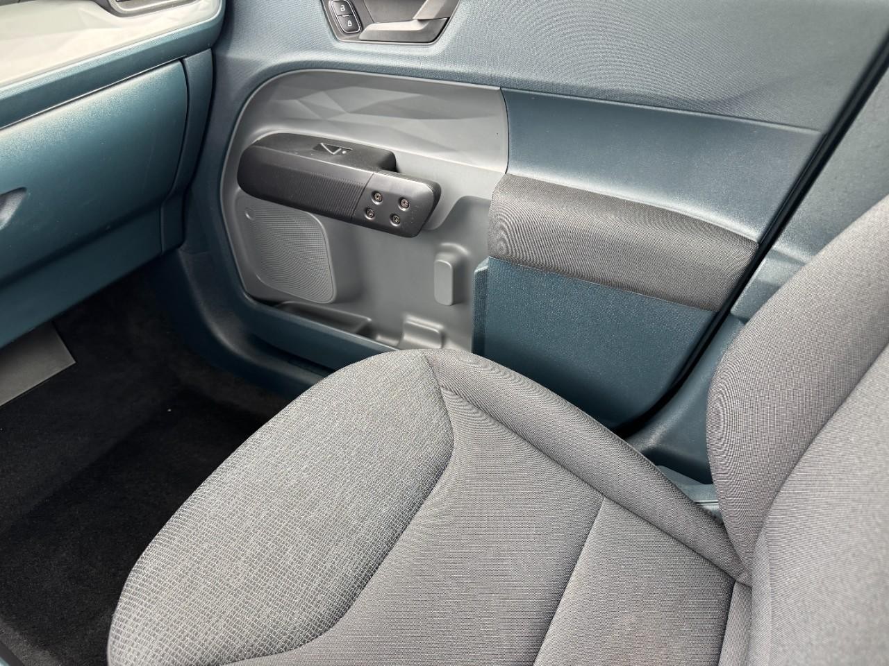 Ford Maverick Vehicle Full-screen Gallery Image 16