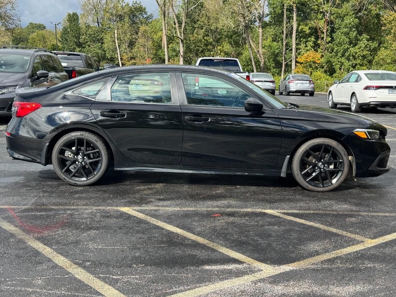 Honda Civic Sedan Vehicle Full-screen Gallery Image 03