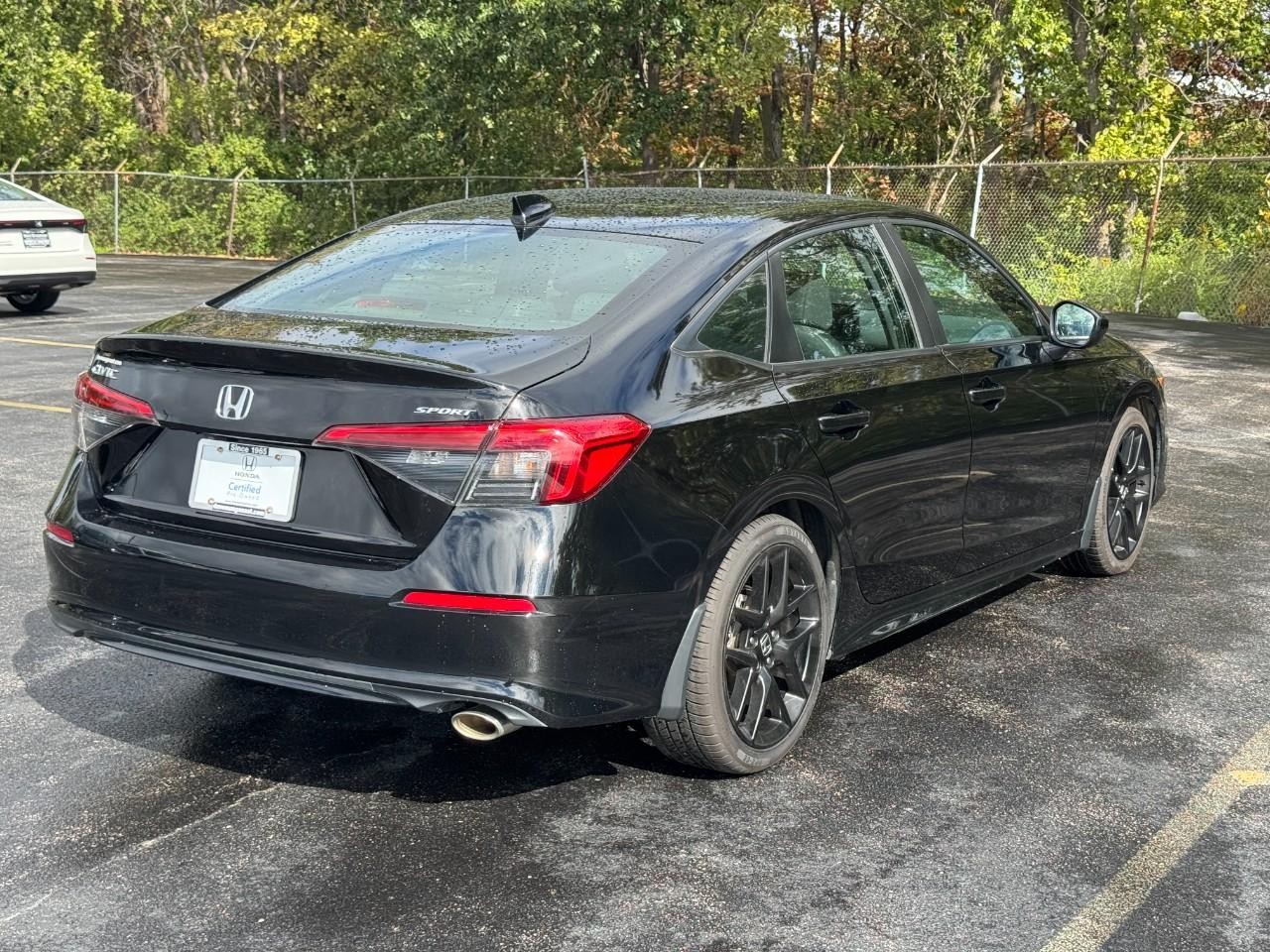 Honda Civic Sedan Vehicle Full-screen Gallery Image 04