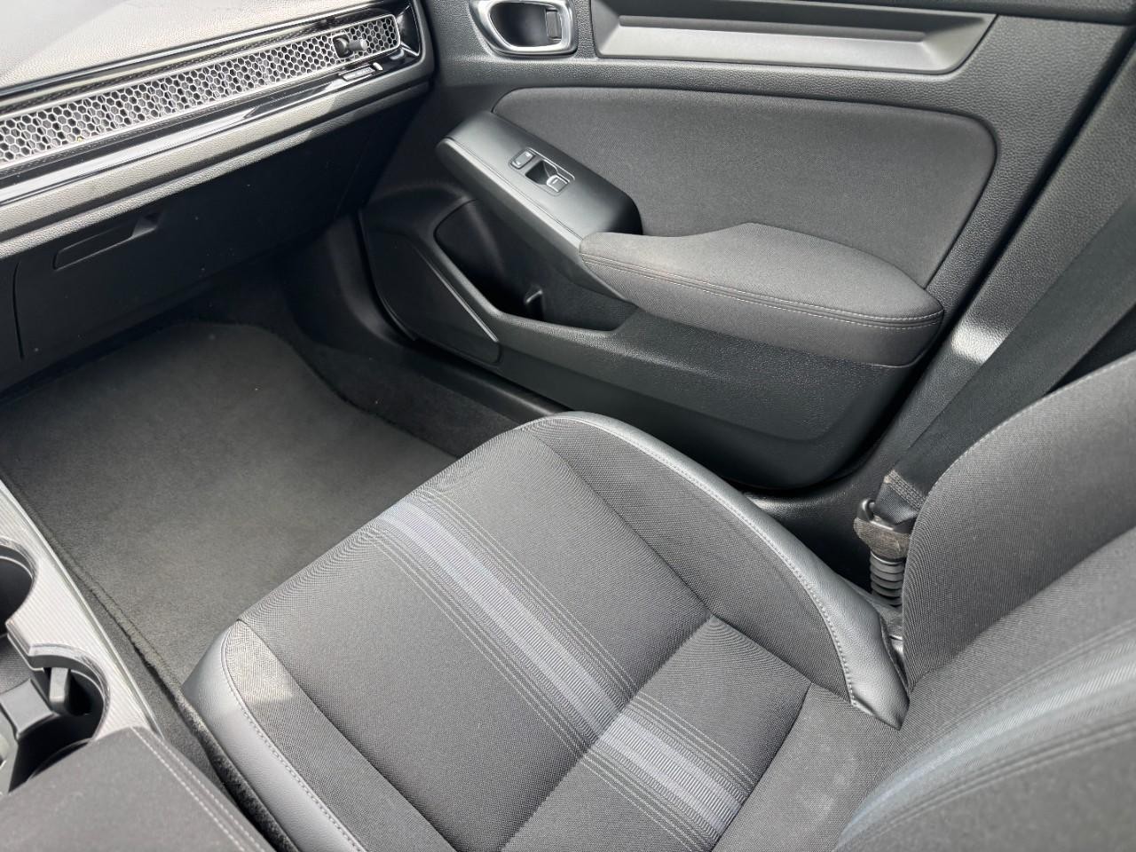 Honda Civic Sedan Vehicle Full-screen Gallery Image 17