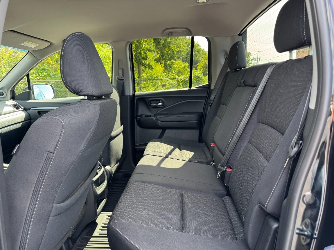 Honda Ridgeline Vehicle Full-screen Gallery Image 12
