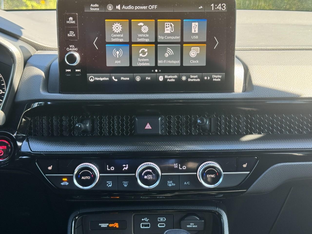 Honda CR-V Hybrid Vehicle Full-screen Gallery Image 15