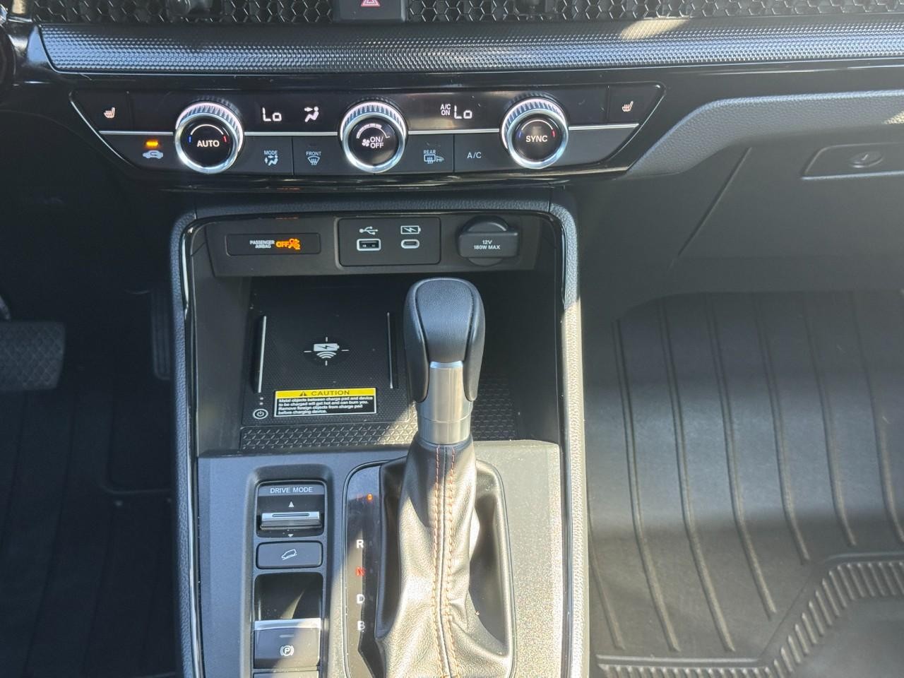 Honda CR-V Hybrid Vehicle Full-screen Gallery Image 16