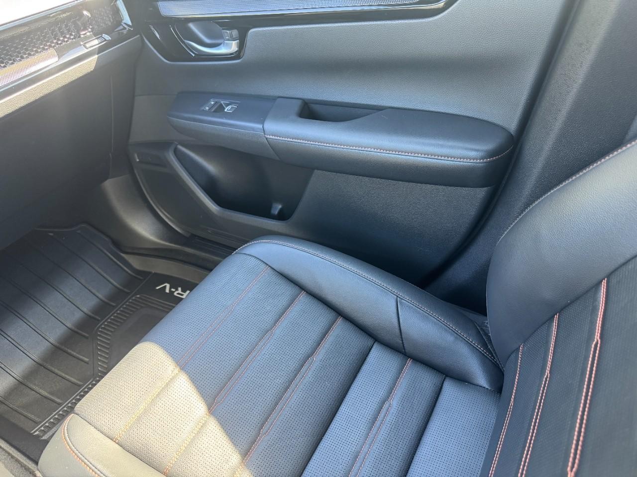 Honda CR-V Hybrid Vehicle Full-screen Gallery Image 17