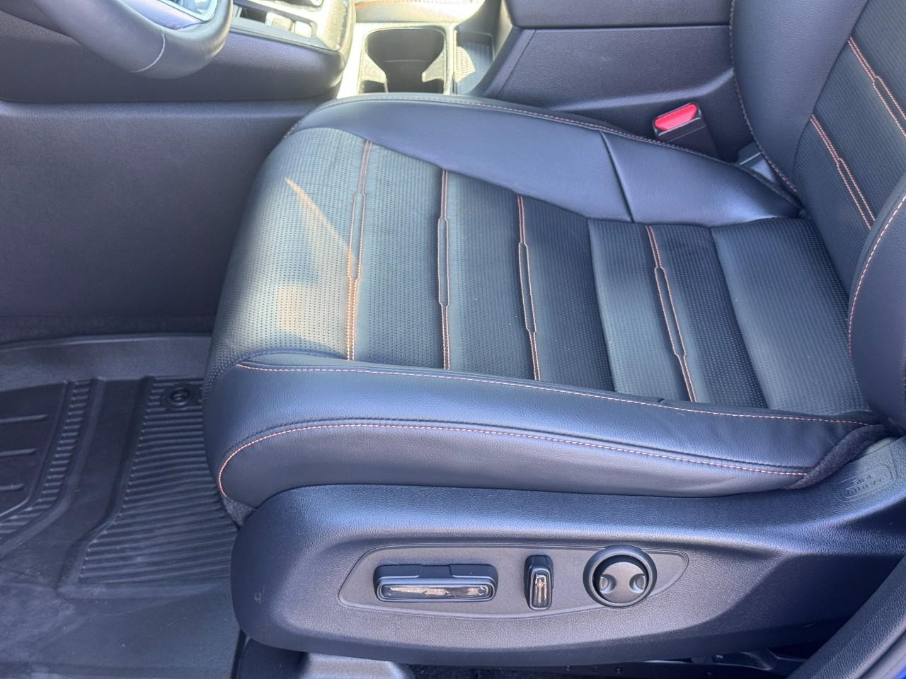 Honda CR-V Hybrid Vehicle Full-screen Gallery Image 18