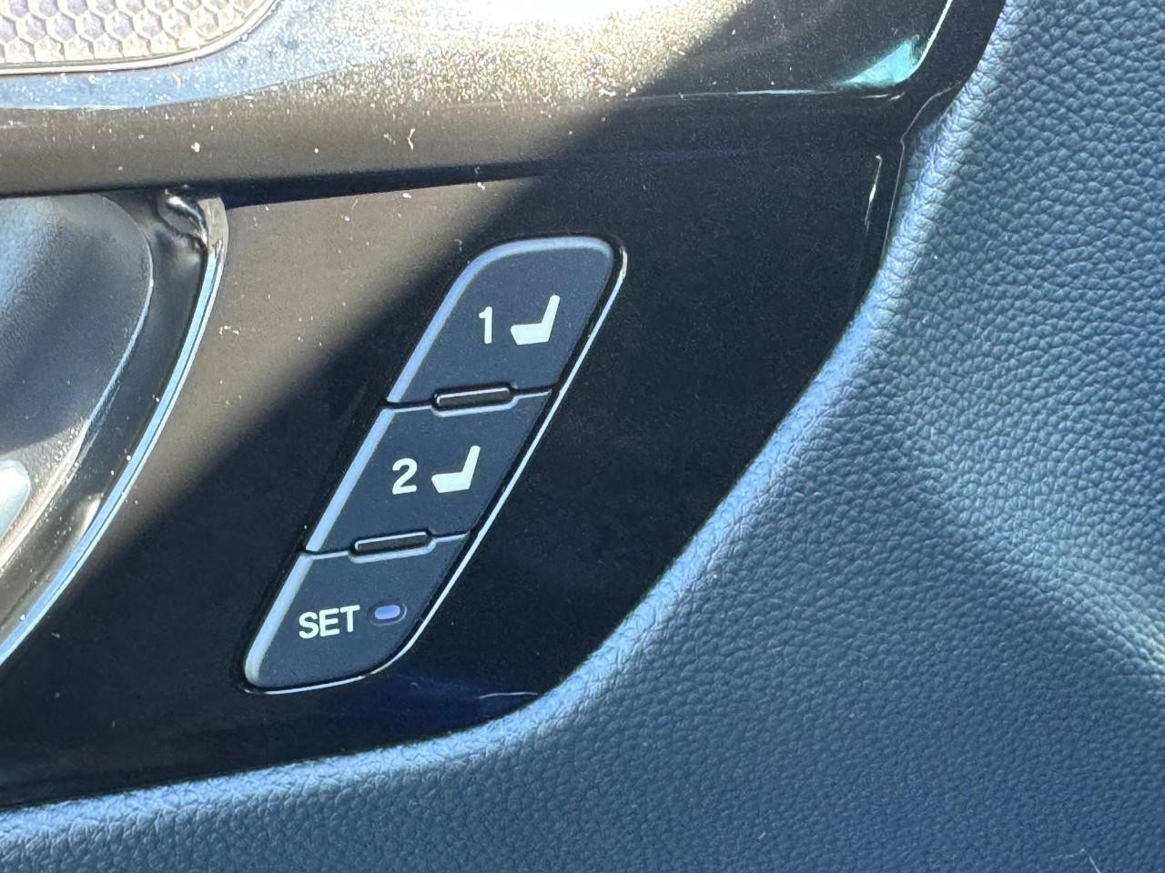 Honda CR-V Hybrid Vehicle Full-screen Gallery Image 20