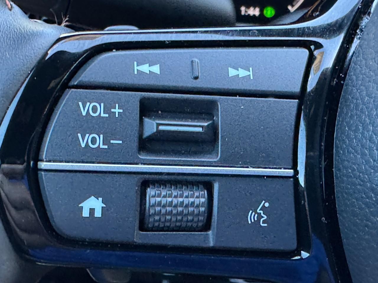 Honda CR-V Hybrid Vehicle Full-screen Gallery Image 21