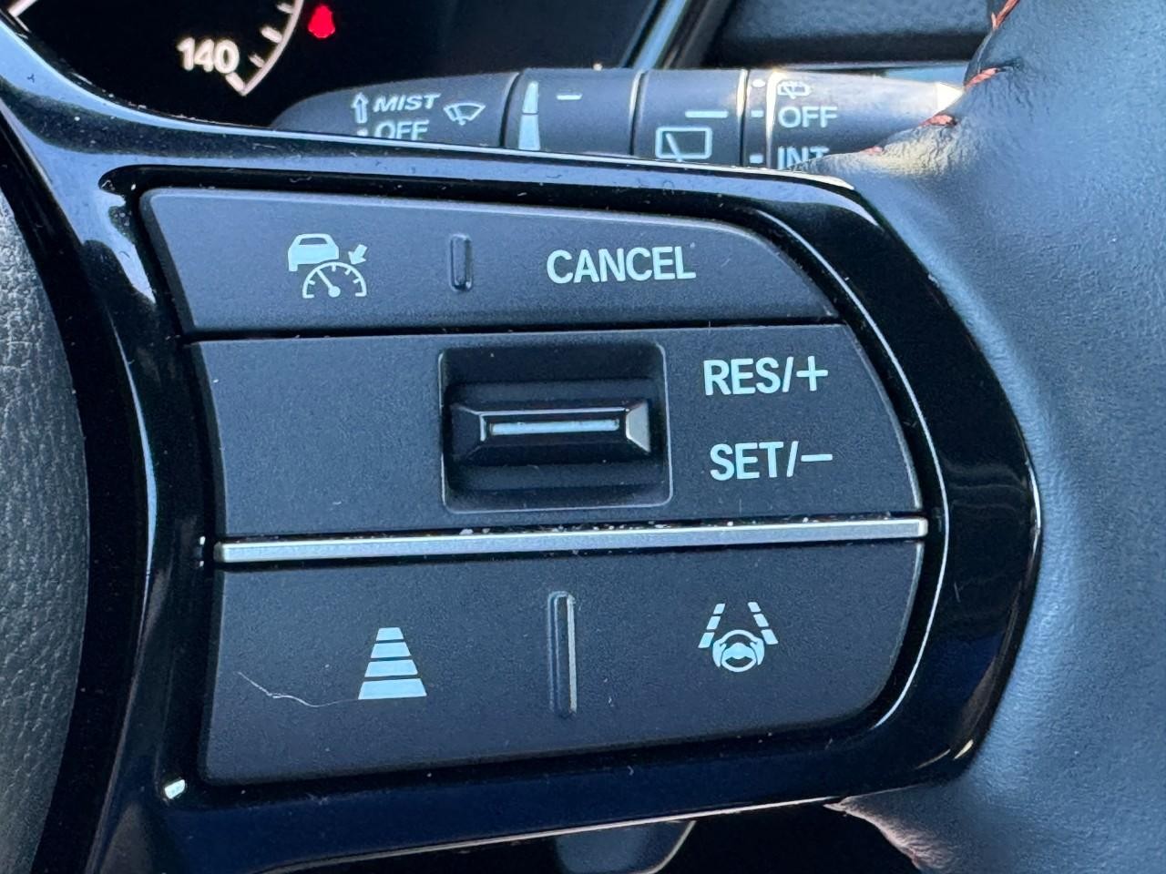 Honda CR-V Hybrid Vehicle Full-screen Gallery Image 22