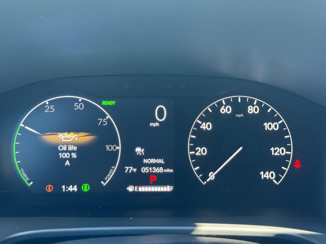 Honda CR-V Hybrid Vehicle Full-screen Gallery Image 24