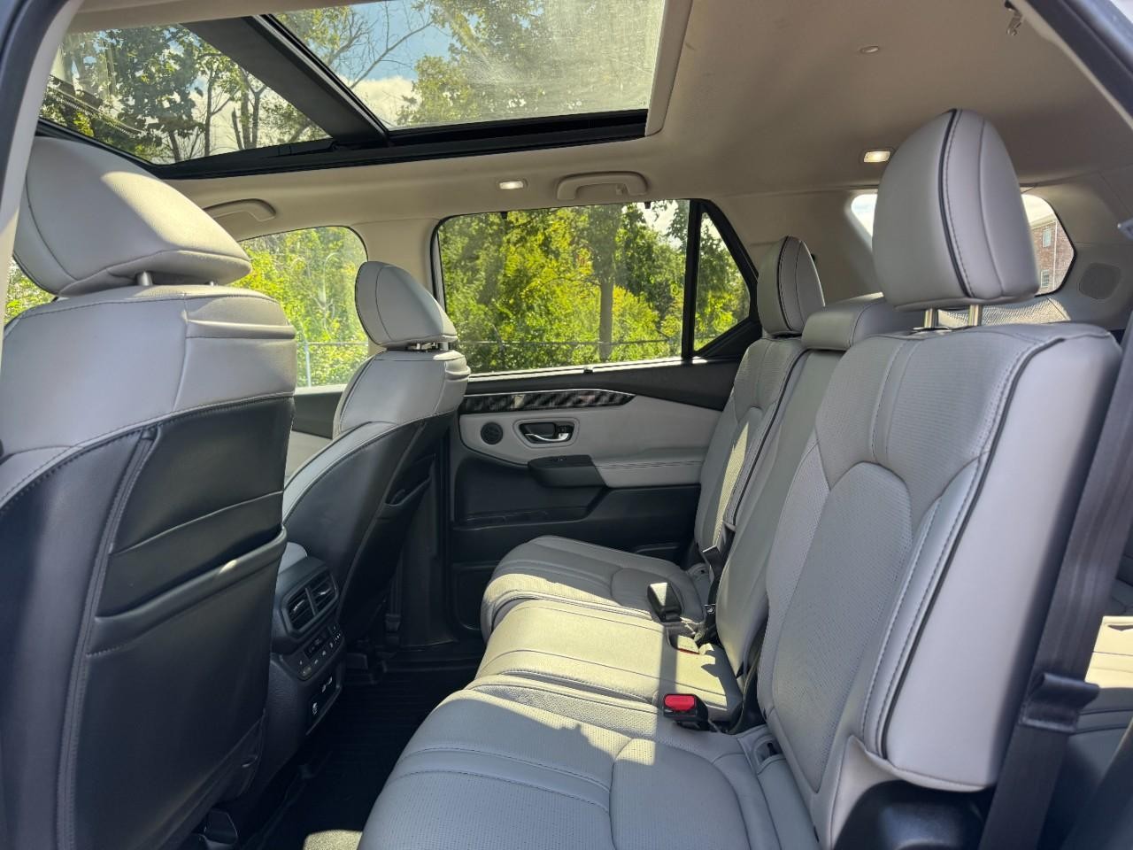 Honda Pilot Vehicle Full-screen Gallery Image 11