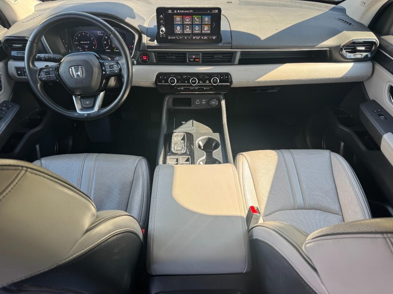 Honda Pilot Vehicle Full-screen Gallery Image 14