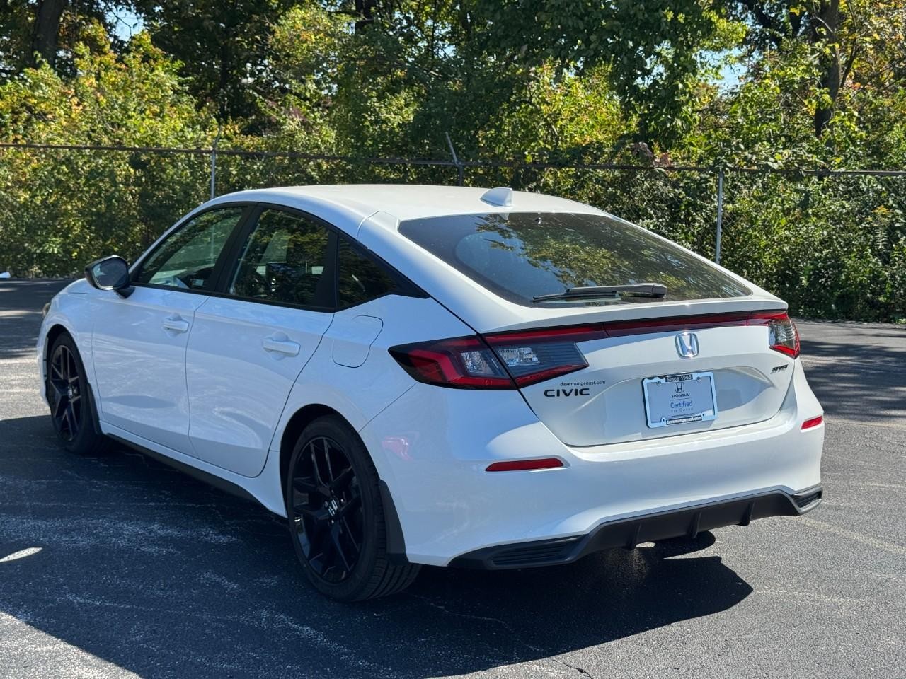 Honda Civic Hatchback Vehicle Full-screen Gallery Image 08