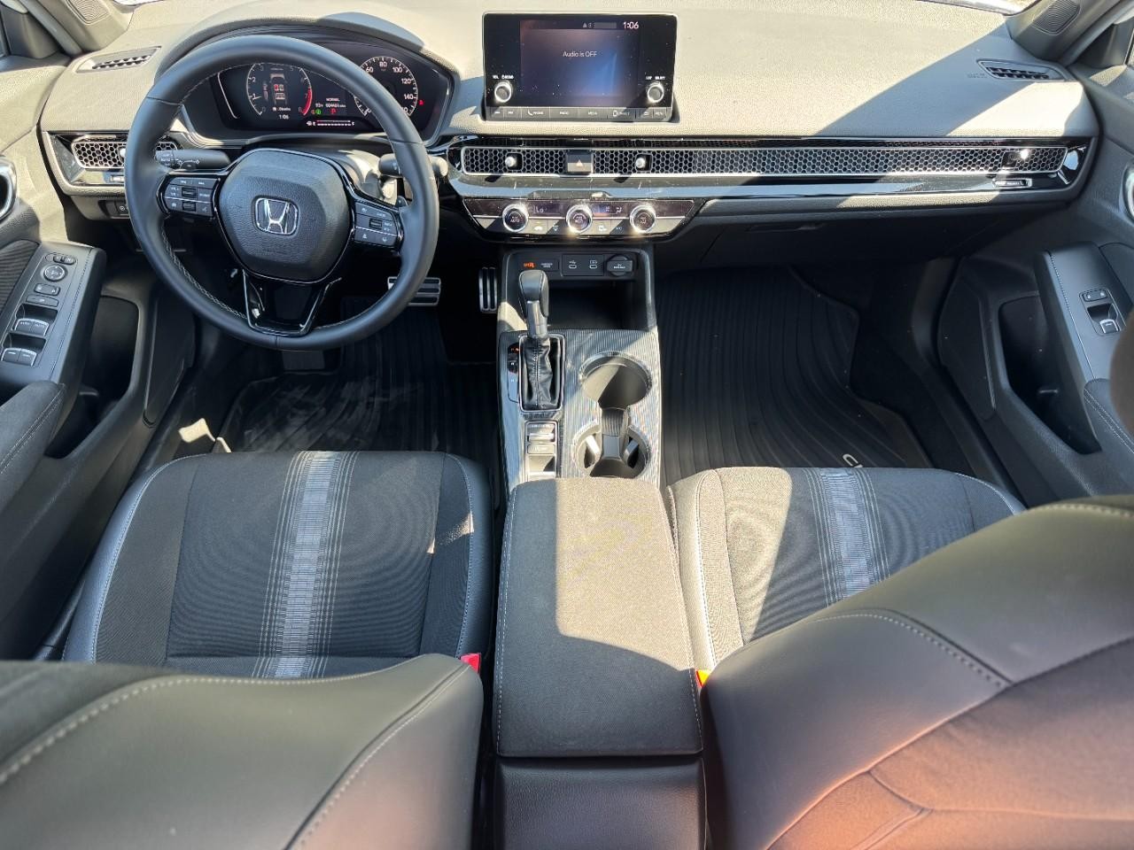 Honda Civic Hatchback Vehicle Full-screen Gallery Image 13
