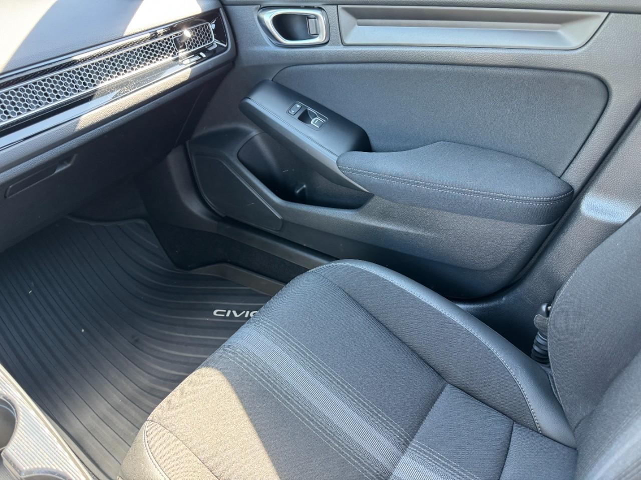 Honda Civic Hatchback Vehicle Full-screen Gallery Image 17