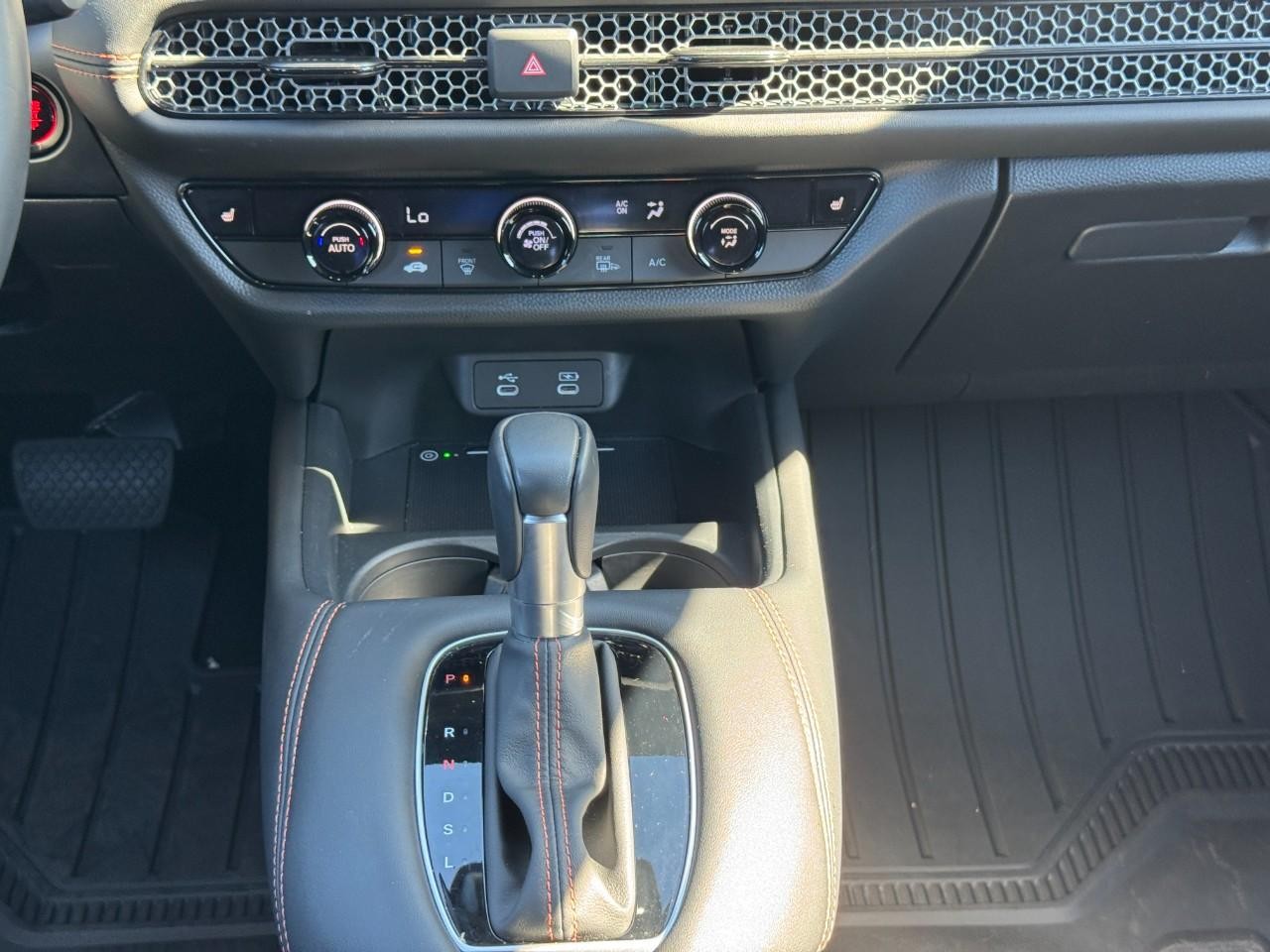 Honda HR-V Vehicle Full-screen Gallery Image 16