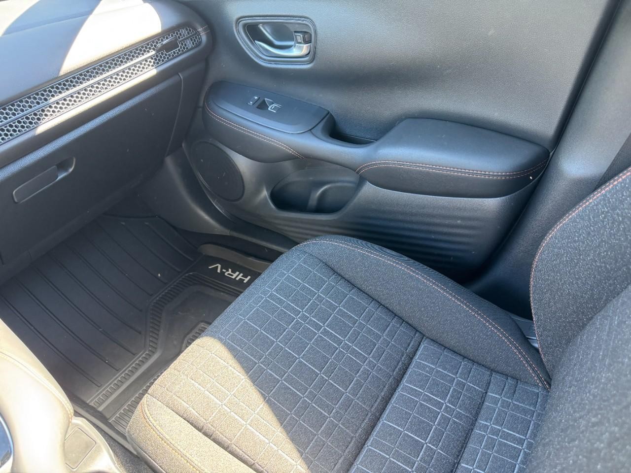 Honda HR-V Vehicle Full-screen Gallery Image 17
